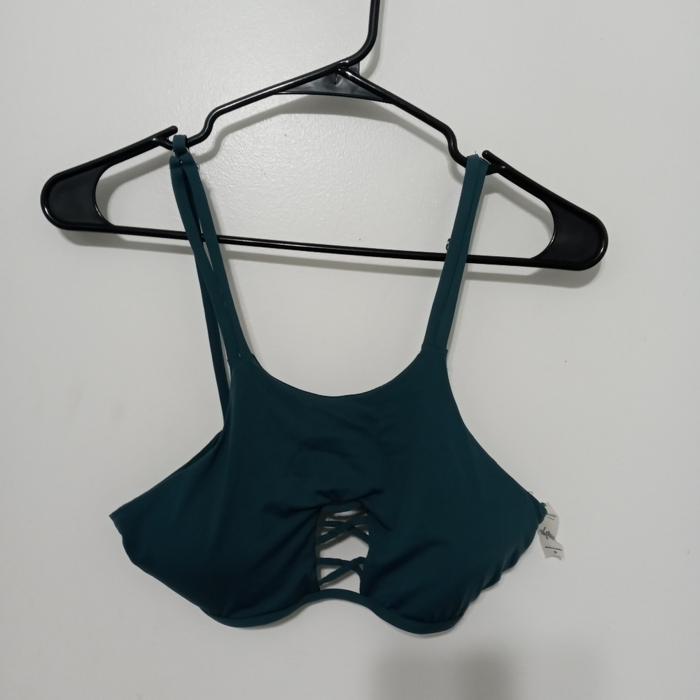 Coastal Waves Bikini Top Crisscross Front Double Straps. Removable Pads